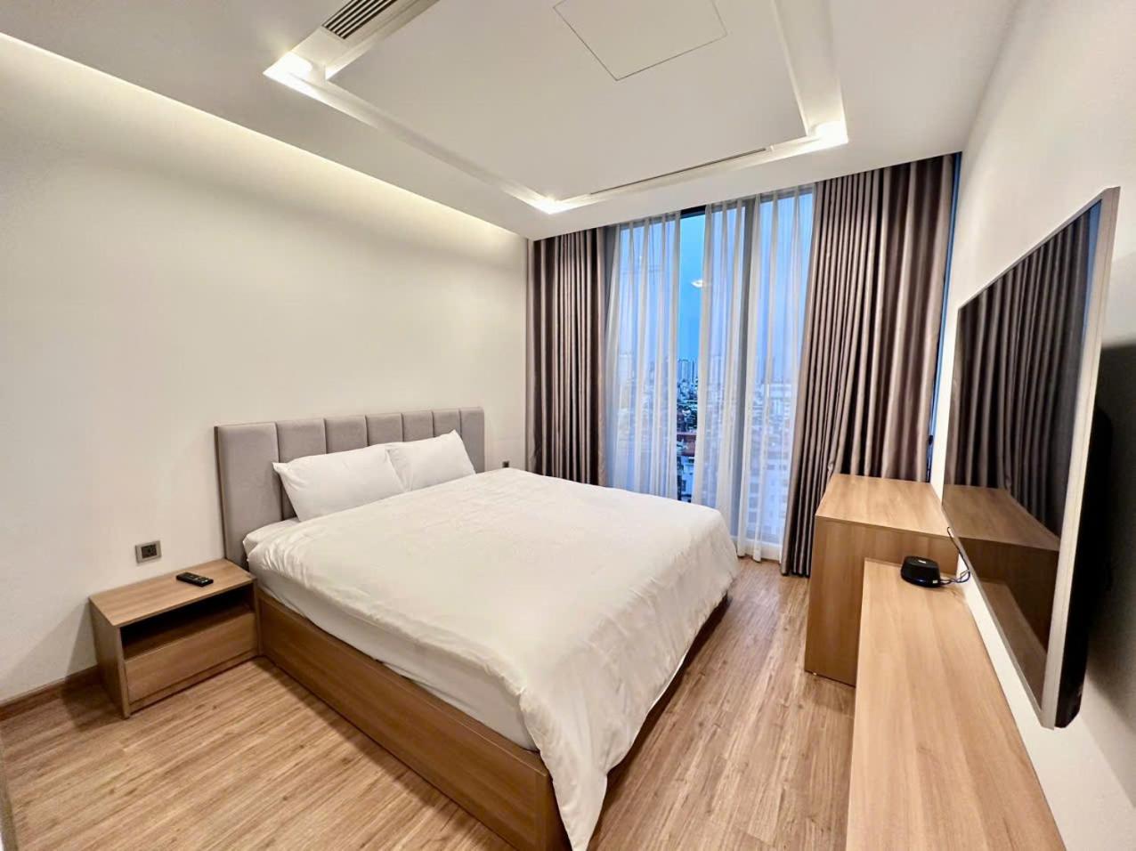 Luxury Apartment In Vinhomes Metropolis Ханой Экстерьер фото